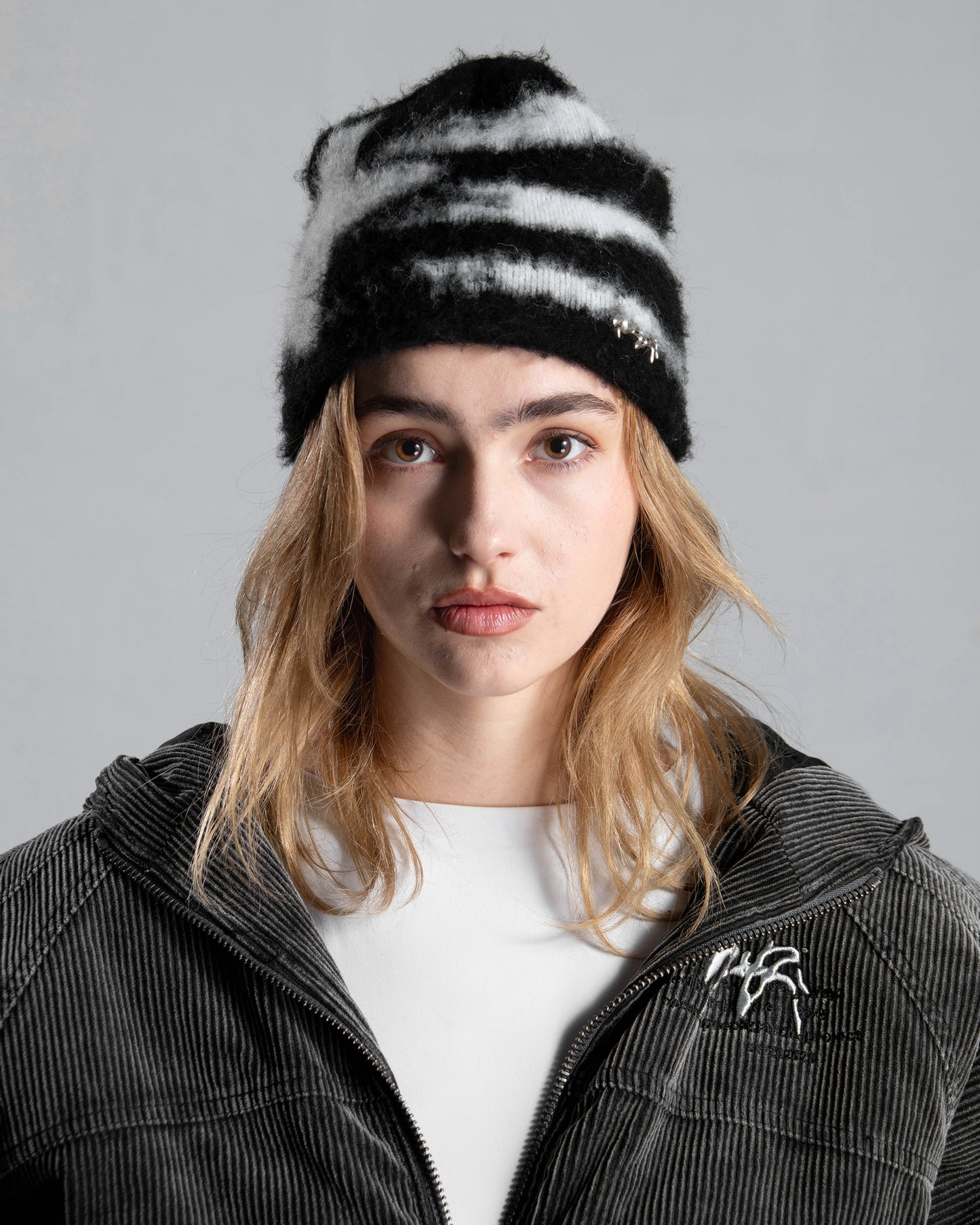 "STARS" HEAVY KNIT BEANIE - BLACK