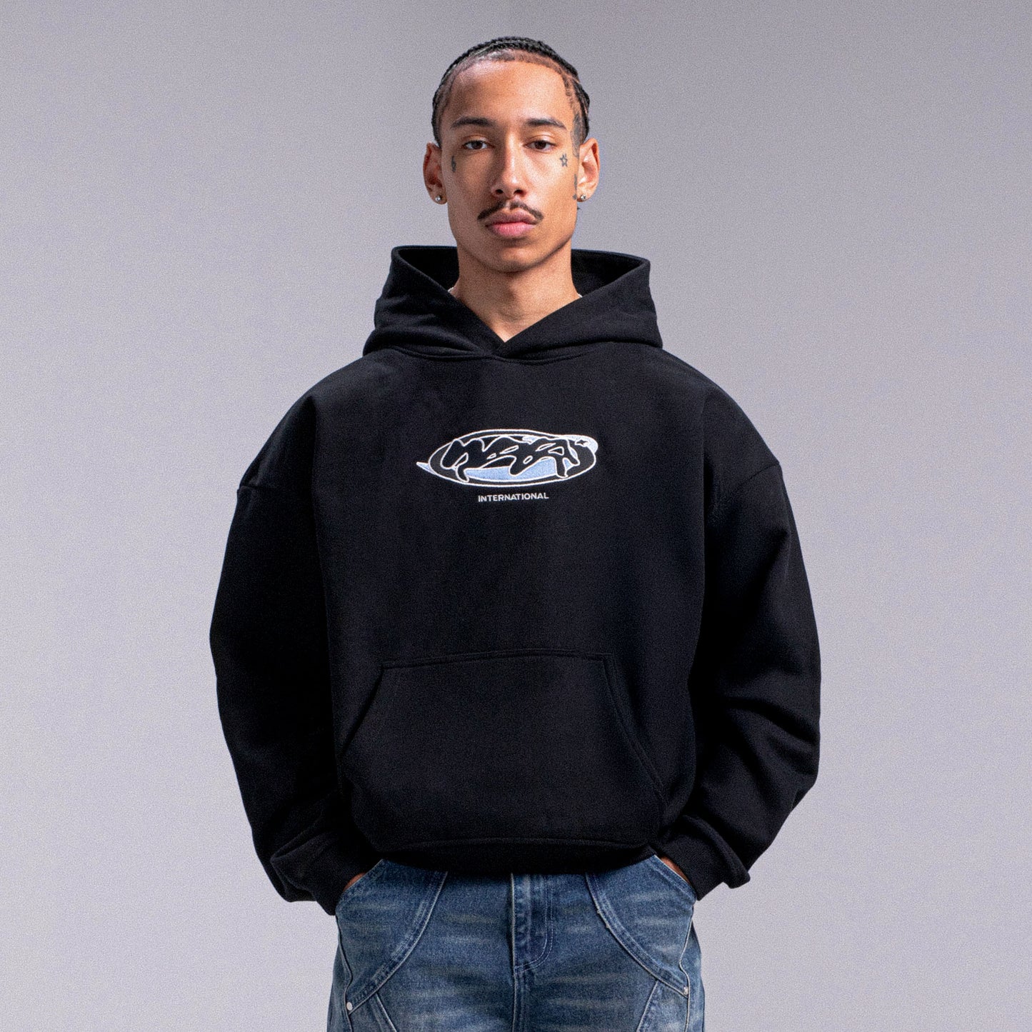 "INTERNATIONAL" Hoodie - Black
