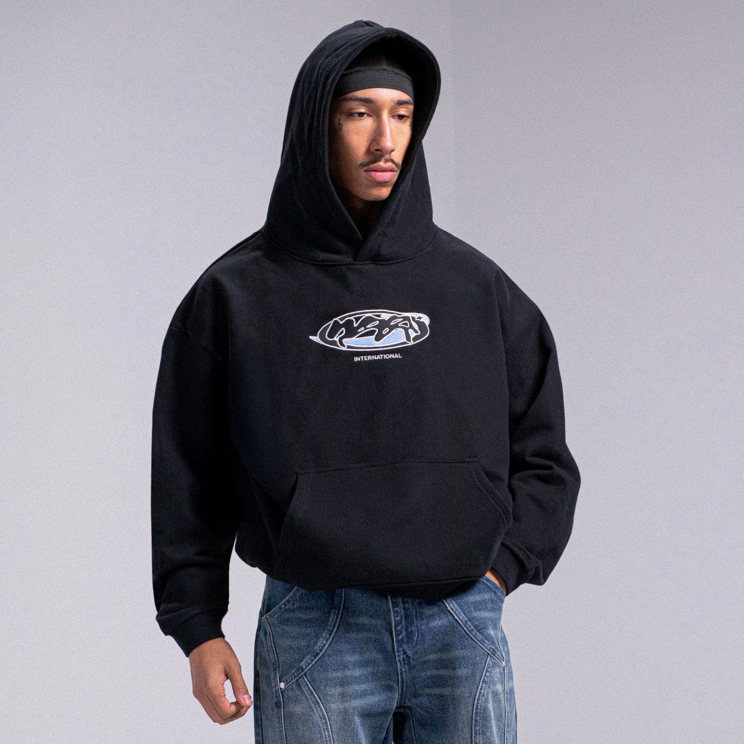 "INTERNATIONAL" Hoodie - Black