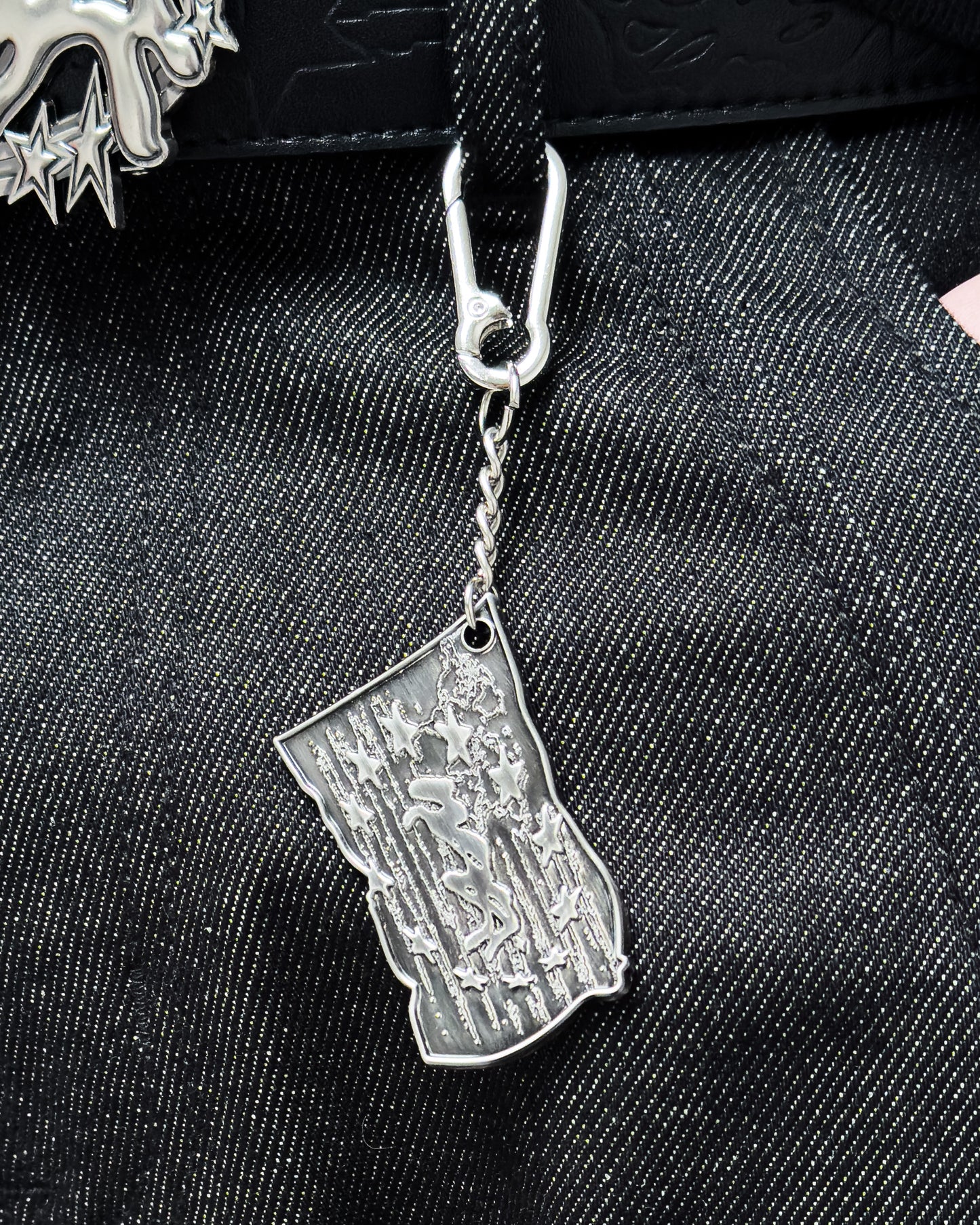 "WEYZ" FLAG KEYCHAIN