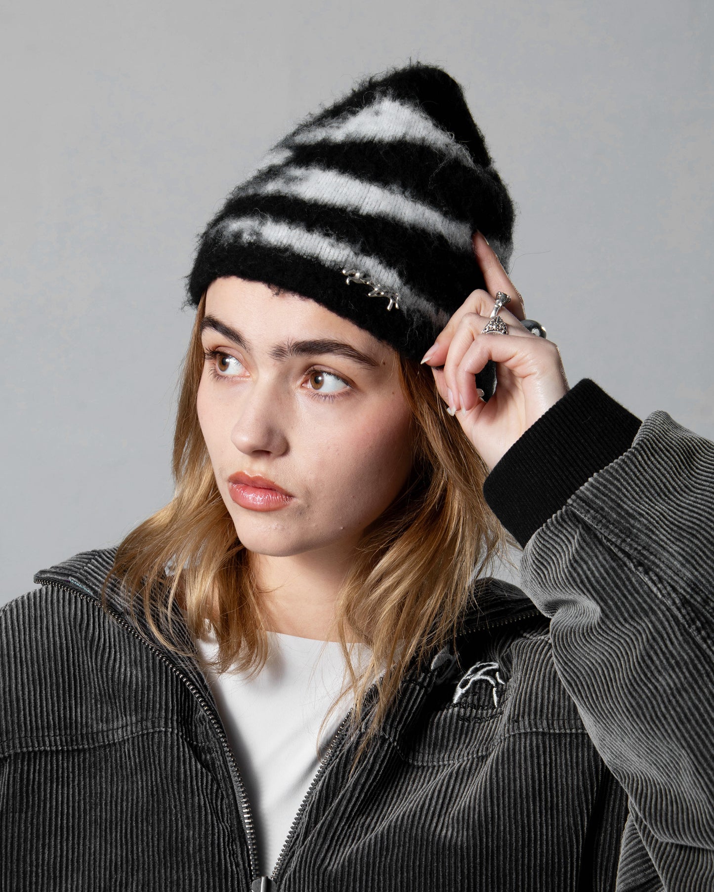 BONNET EN MAILLE ÉPAISSE « STARS » - NOIR