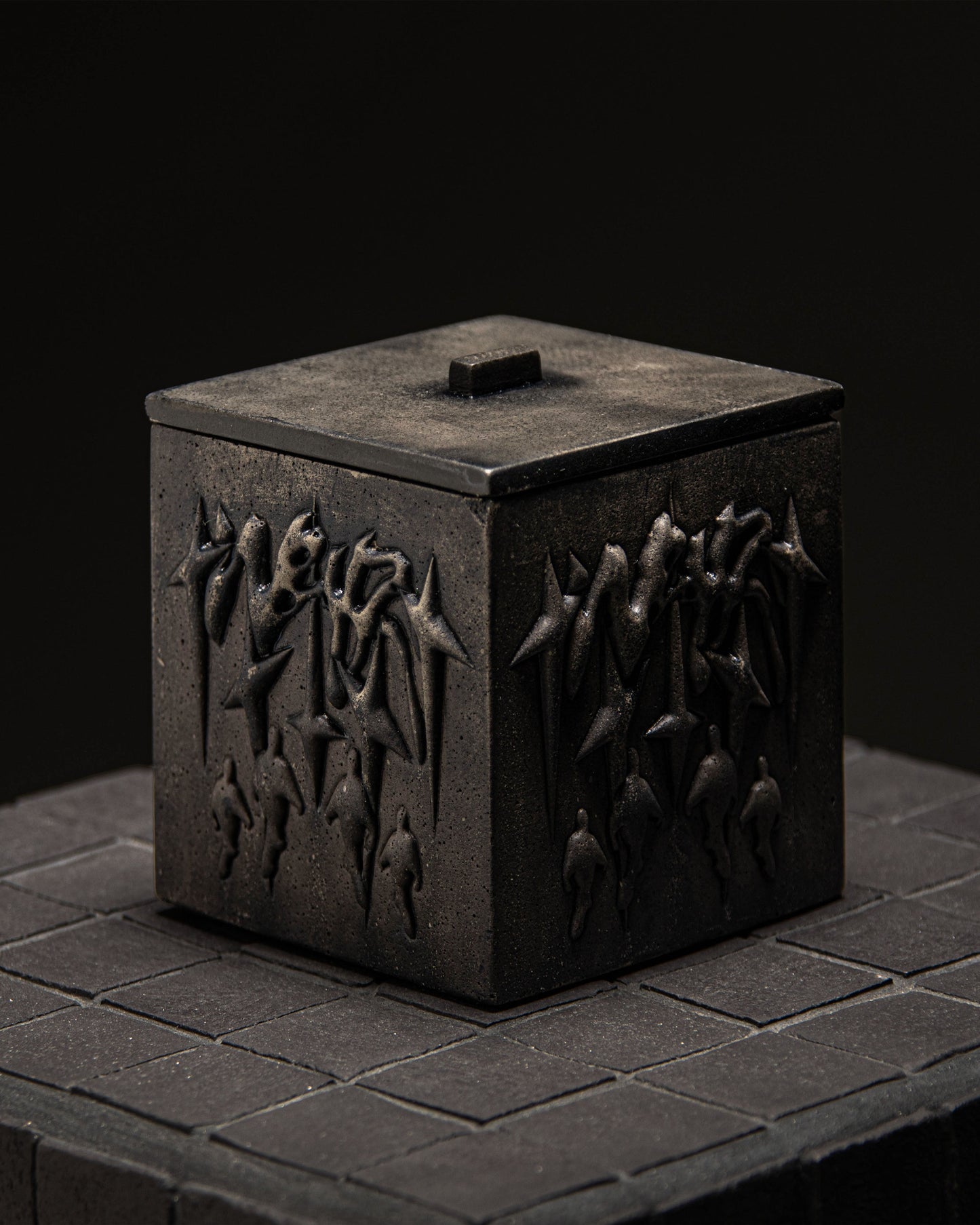 CANDLE "THE FLAME" WEYZ - AGED CONCRETE