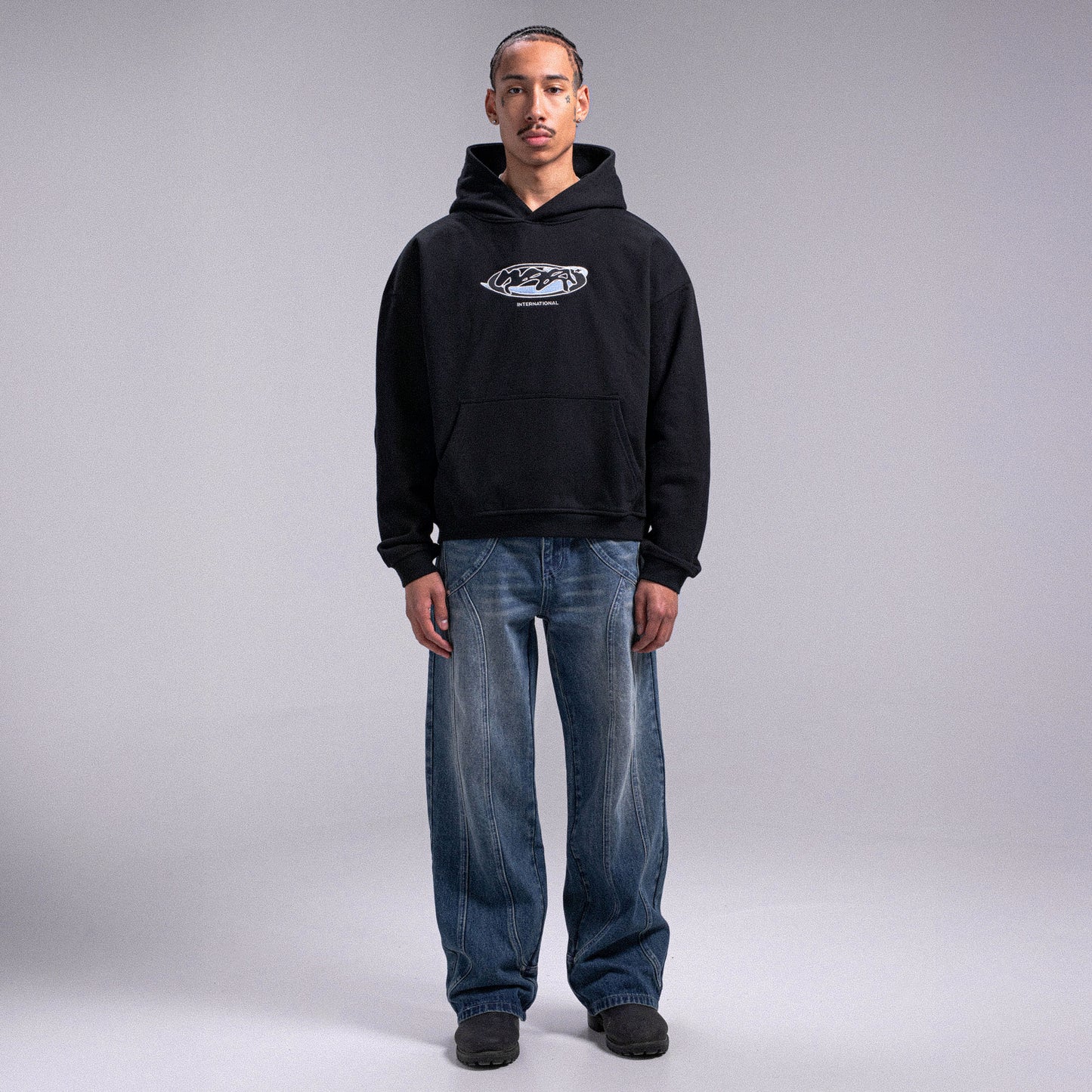 "INTERNATIONAL" Hoodie - Black