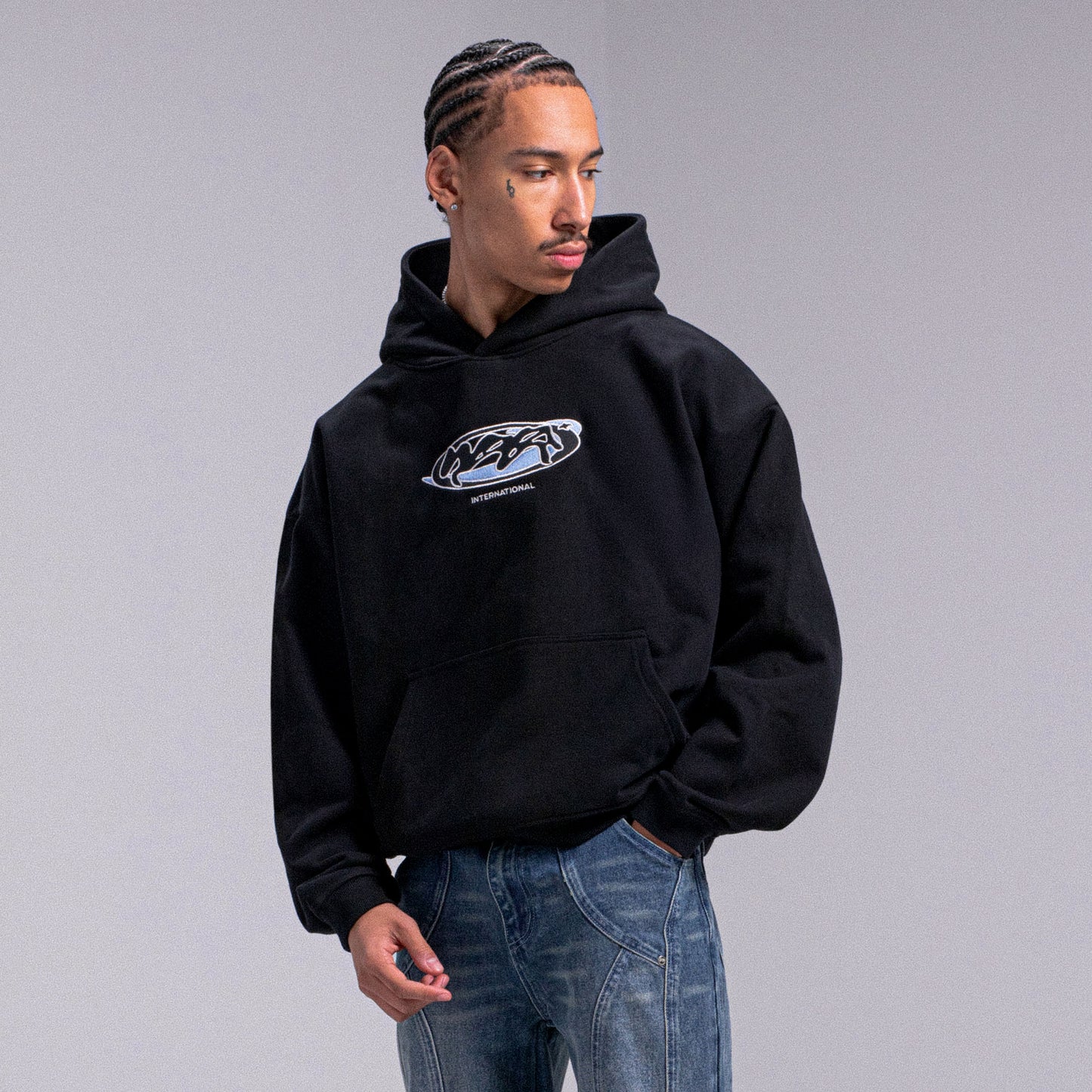 "INTERNATIONAL" Hoodie - Black