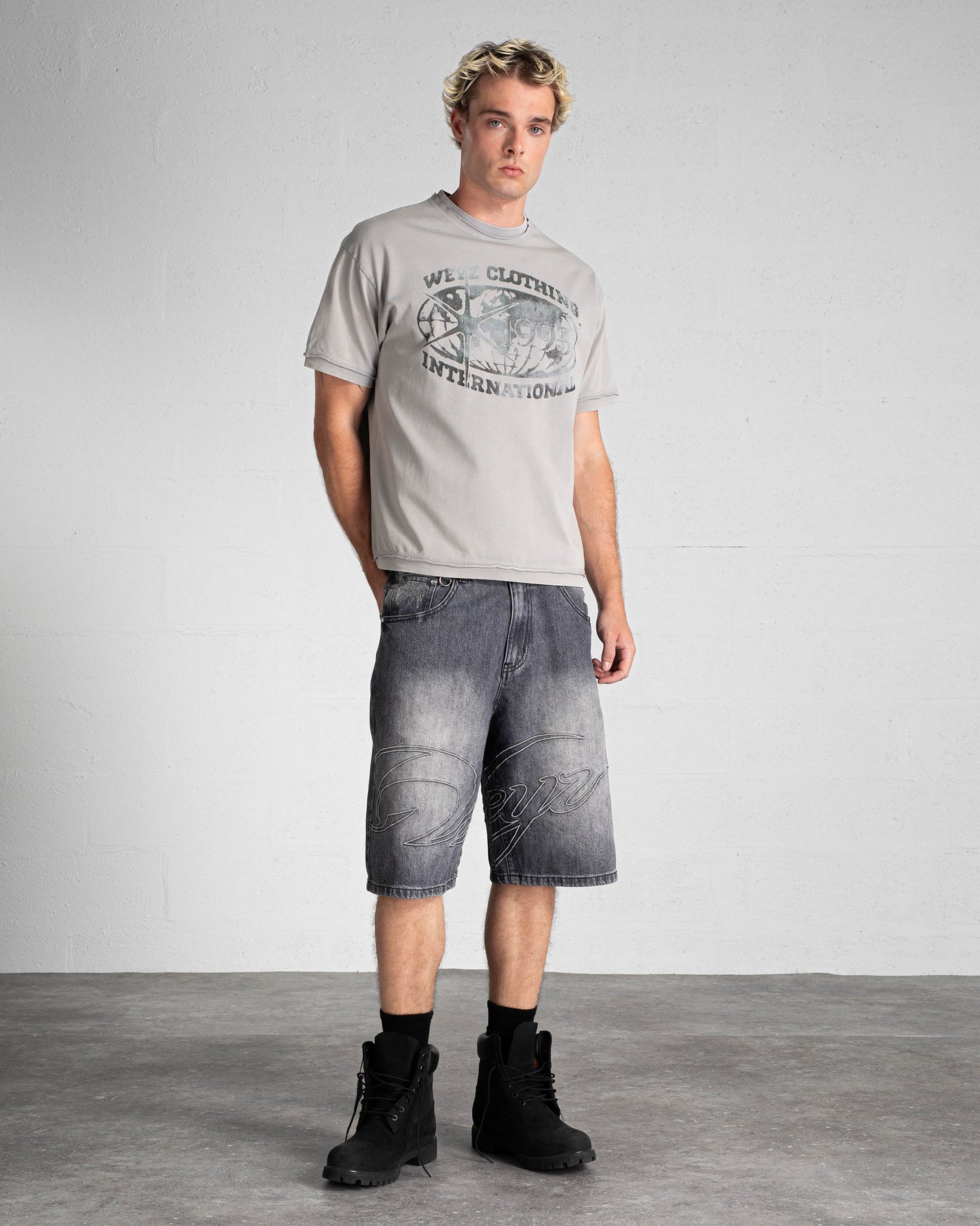 T-SHIRT "INTERNATIONAL" - NOIR VINTAGE