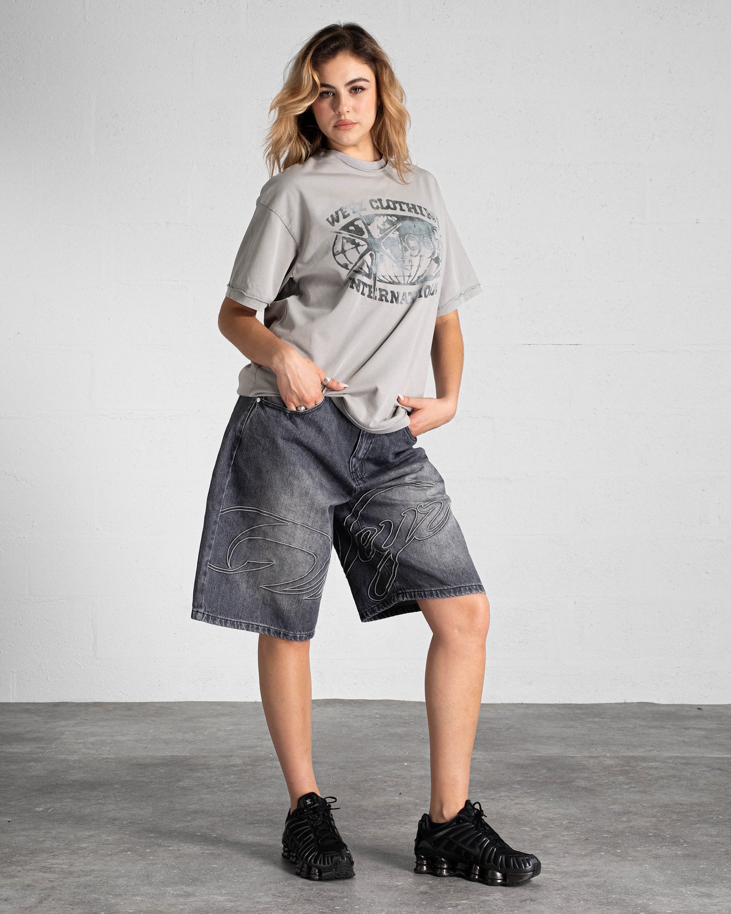 T-SHIRT "INTERNATIONAL" - NOIR VINTAGE