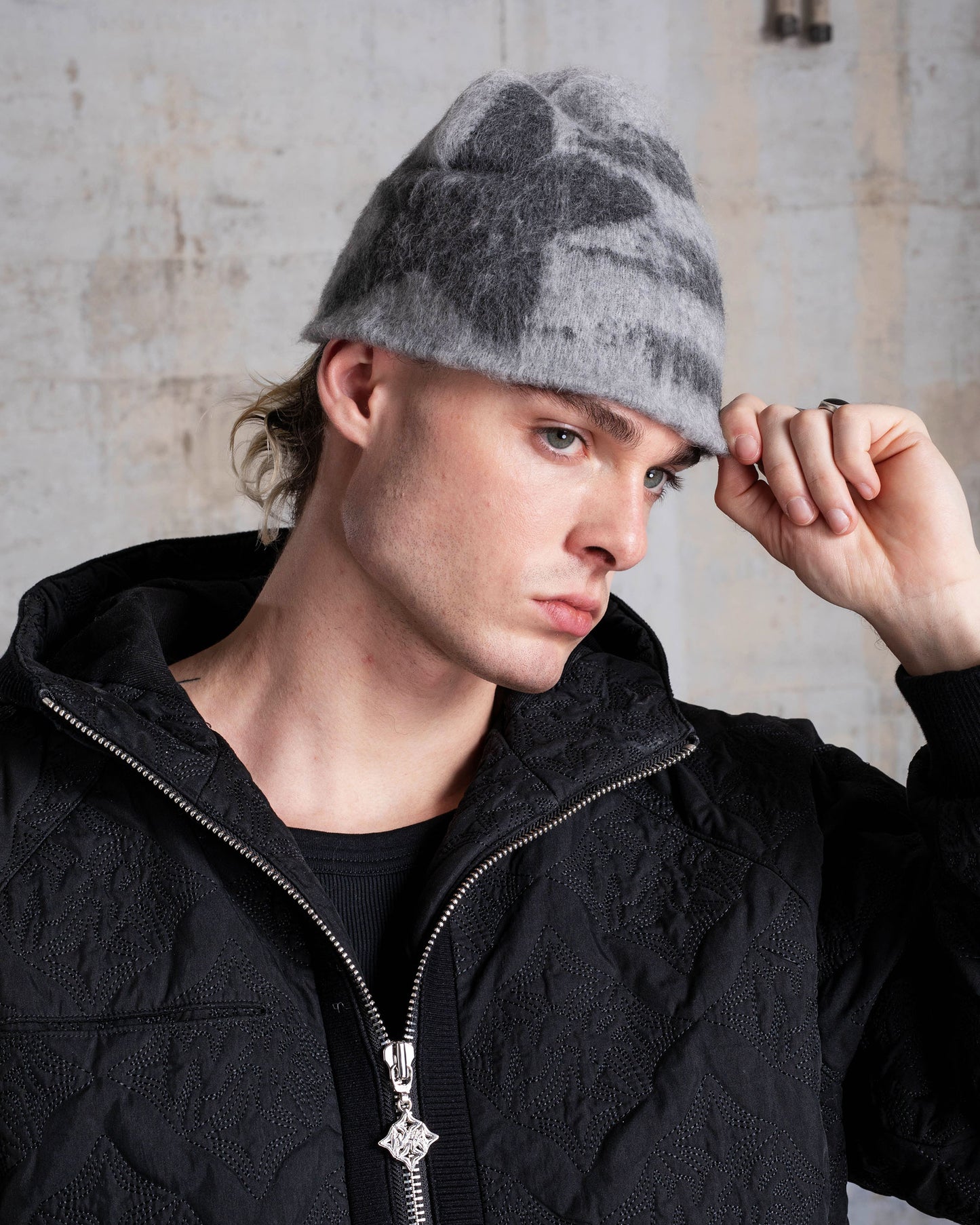 BONNET EN MAILLE ÉPAISSE « STARS » - GRIS