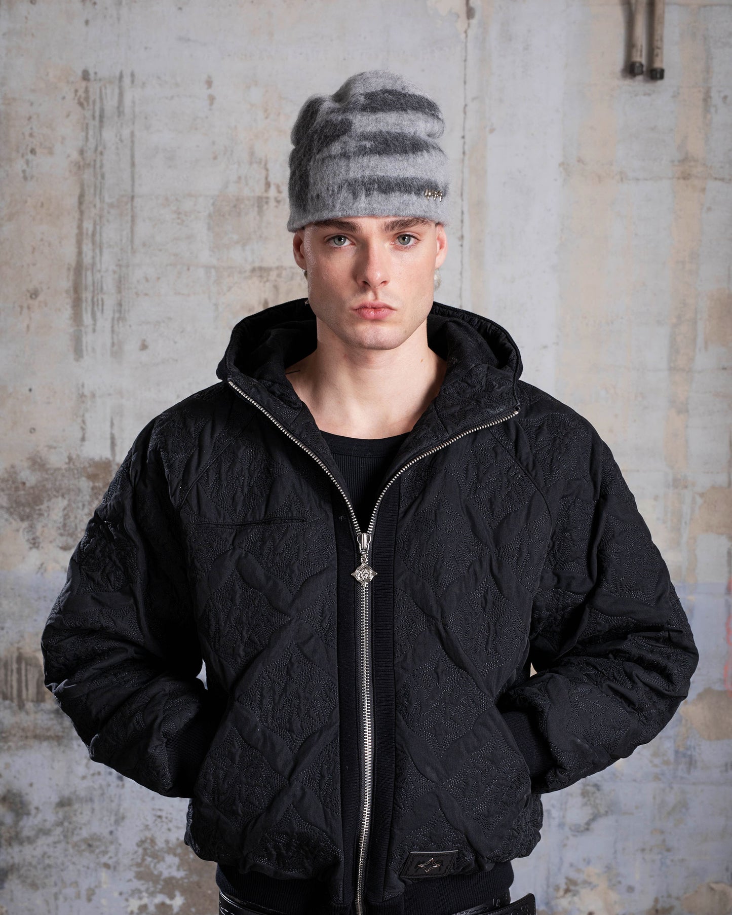 BONNET EN MAILLE ÉPAISSE « STARS » - GRIS